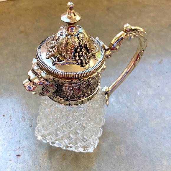 Elegant vintage lion and grapes motif Silver and Glass Pitcher fir syrup etc - Picture 1 of 6